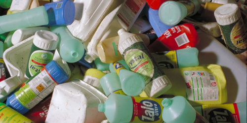 Fukt og tap i produksjonsprosessen reduserer fjorårets mengde plastemballasje til gjenvinning med 27%, ved innføring av nytt målepunkt.